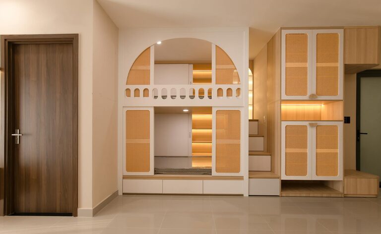 Consejos prácticos para organizar y maximizar el espacio en apartamentos pequeños